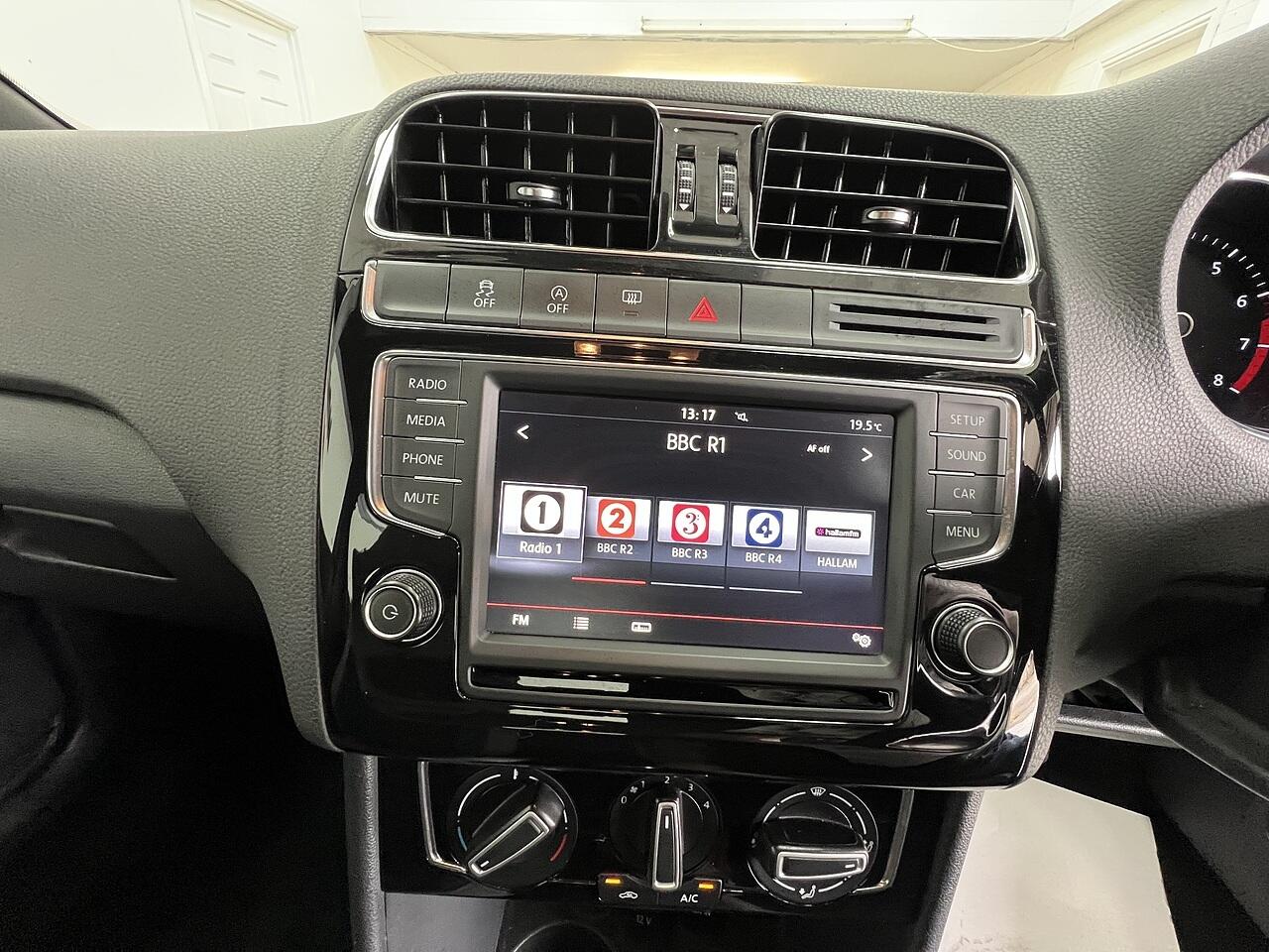 Volkswagen Polo view 10