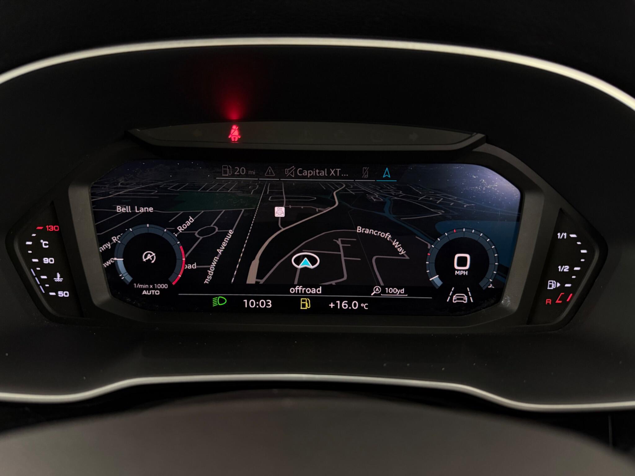 Audi Q3 view 14