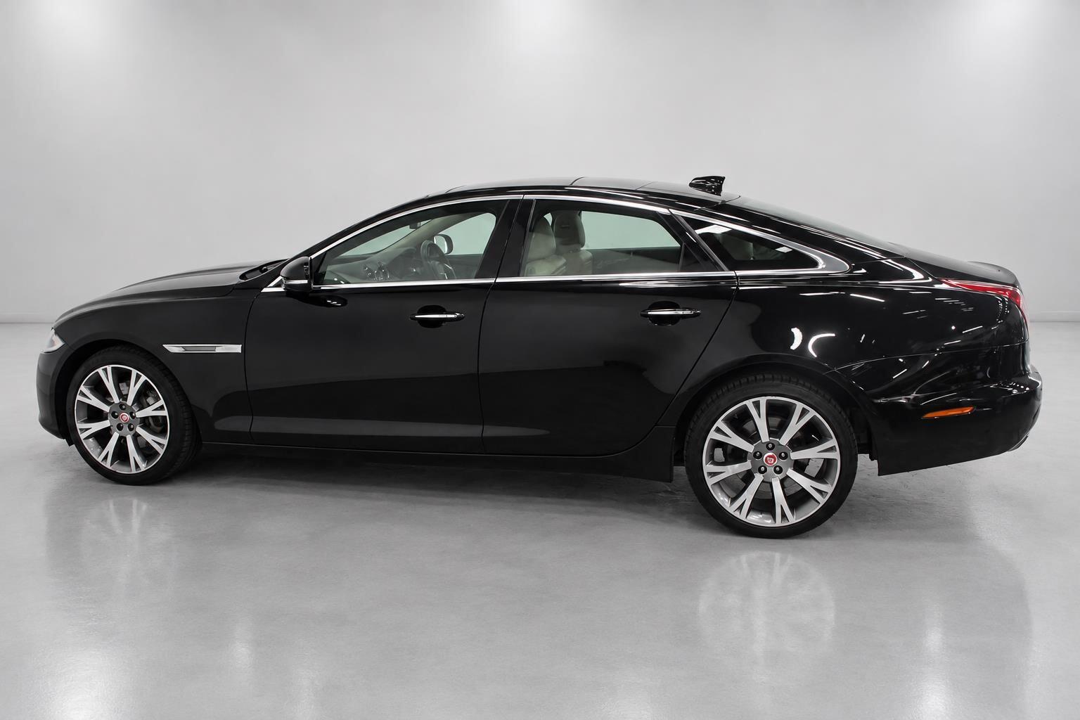 Jaguar XJ view 10