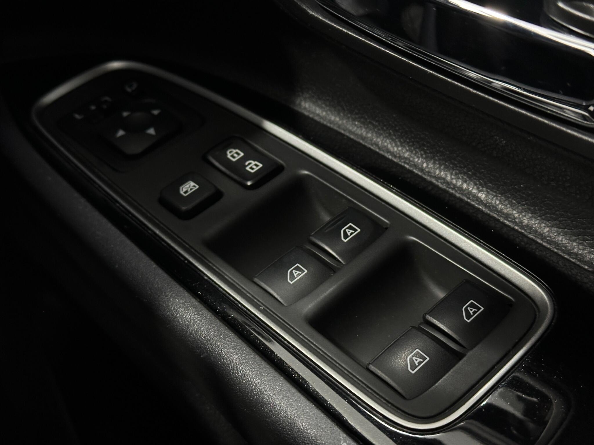 Mitsubishi Outlander view 18