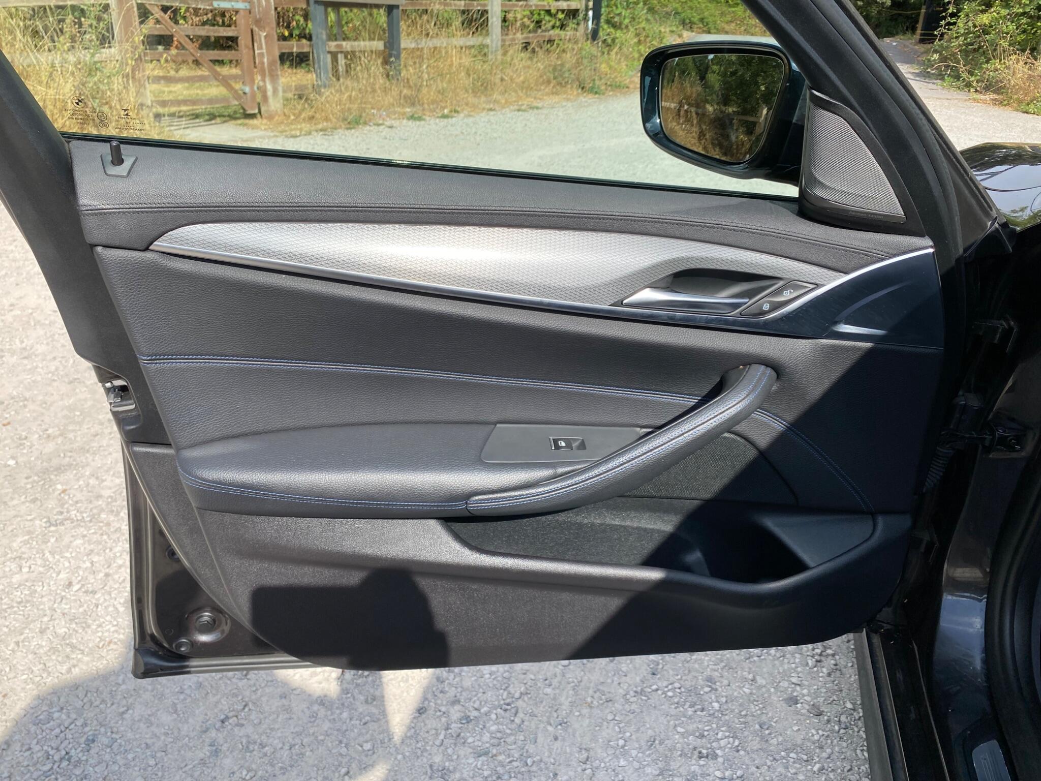 BMW 5 Series view 24