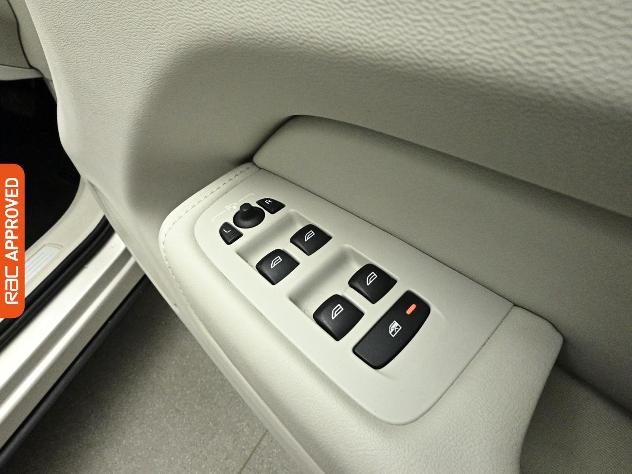 Volvo XC60 view 27