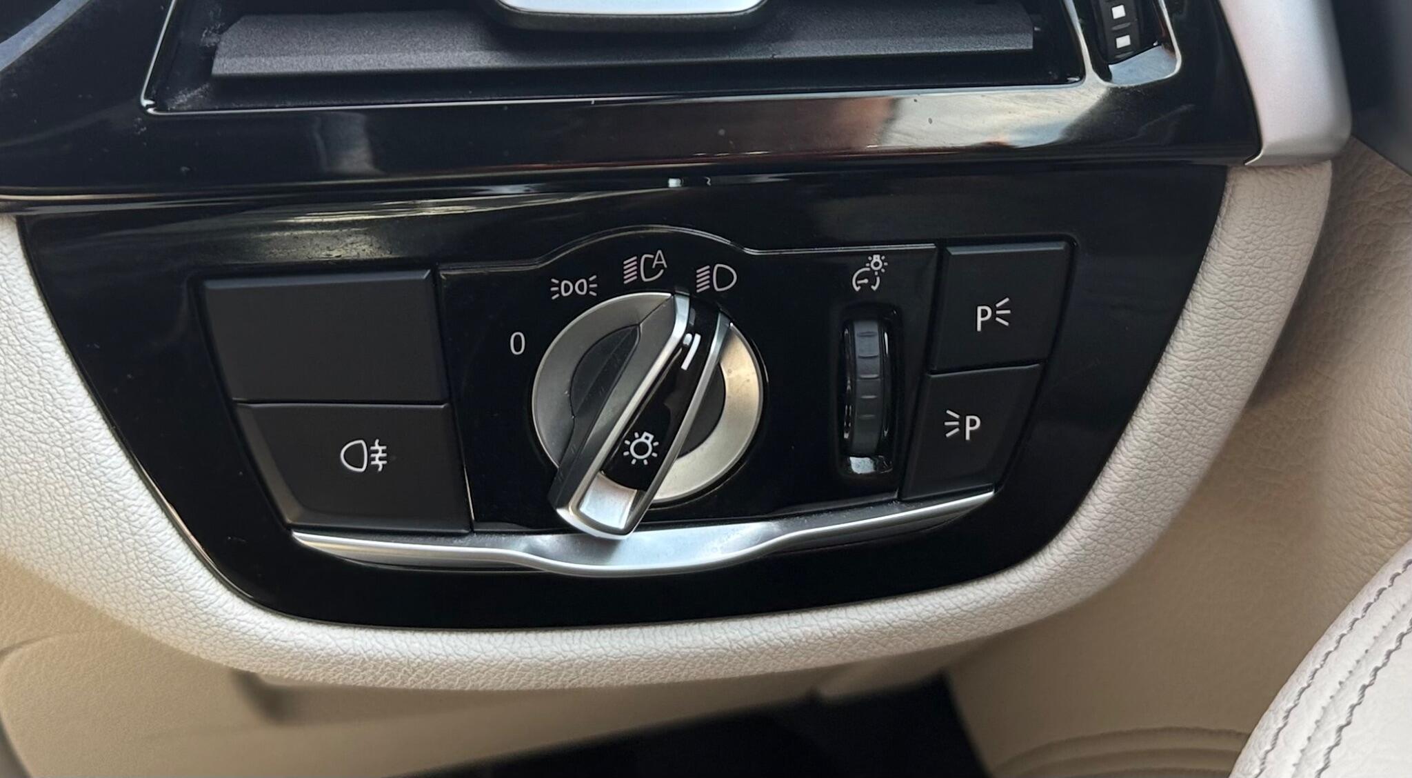 BMW 5 Series view 21