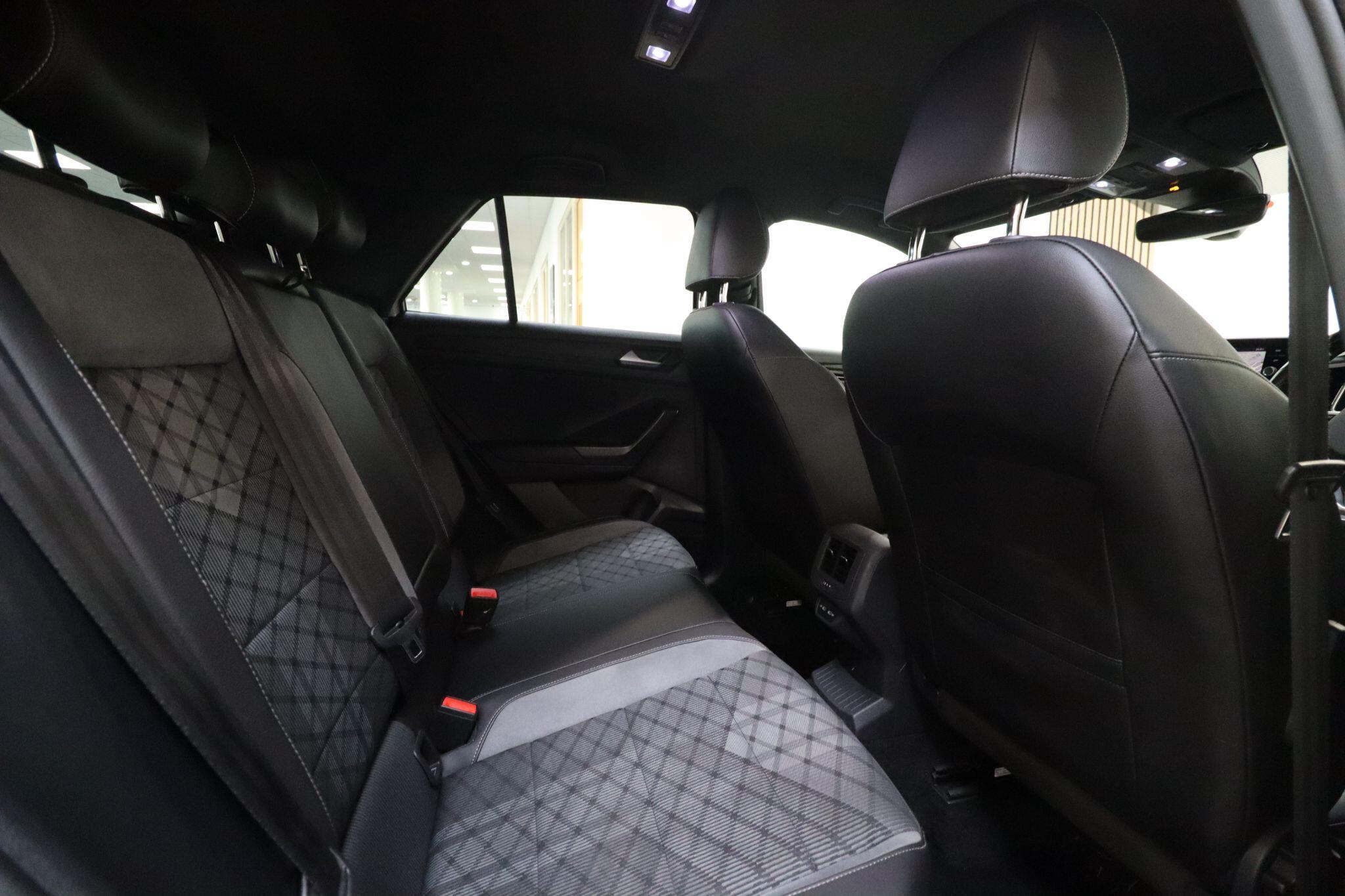 Volkswagen T-Roc view 13