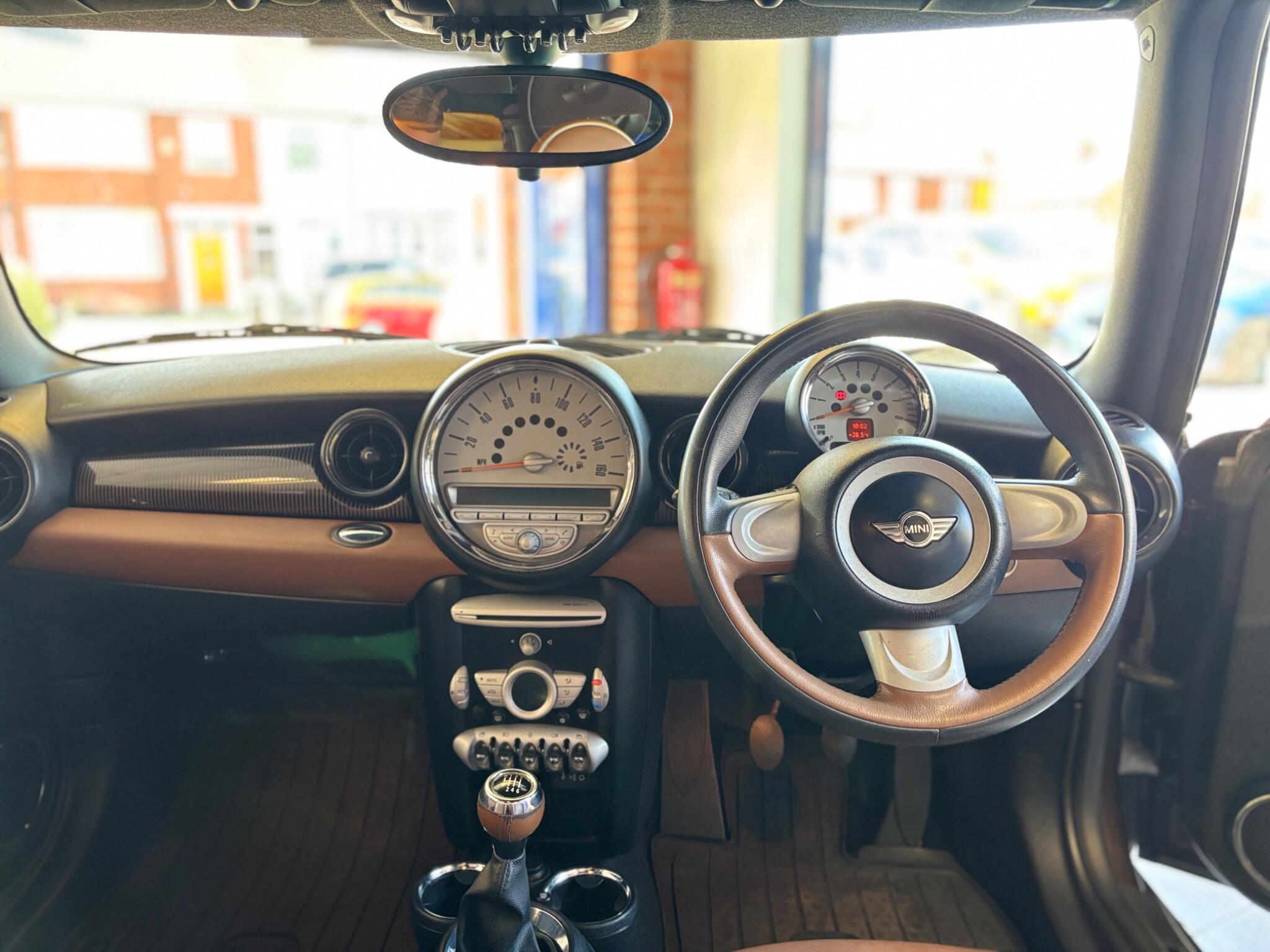 Mini Hatch view 11