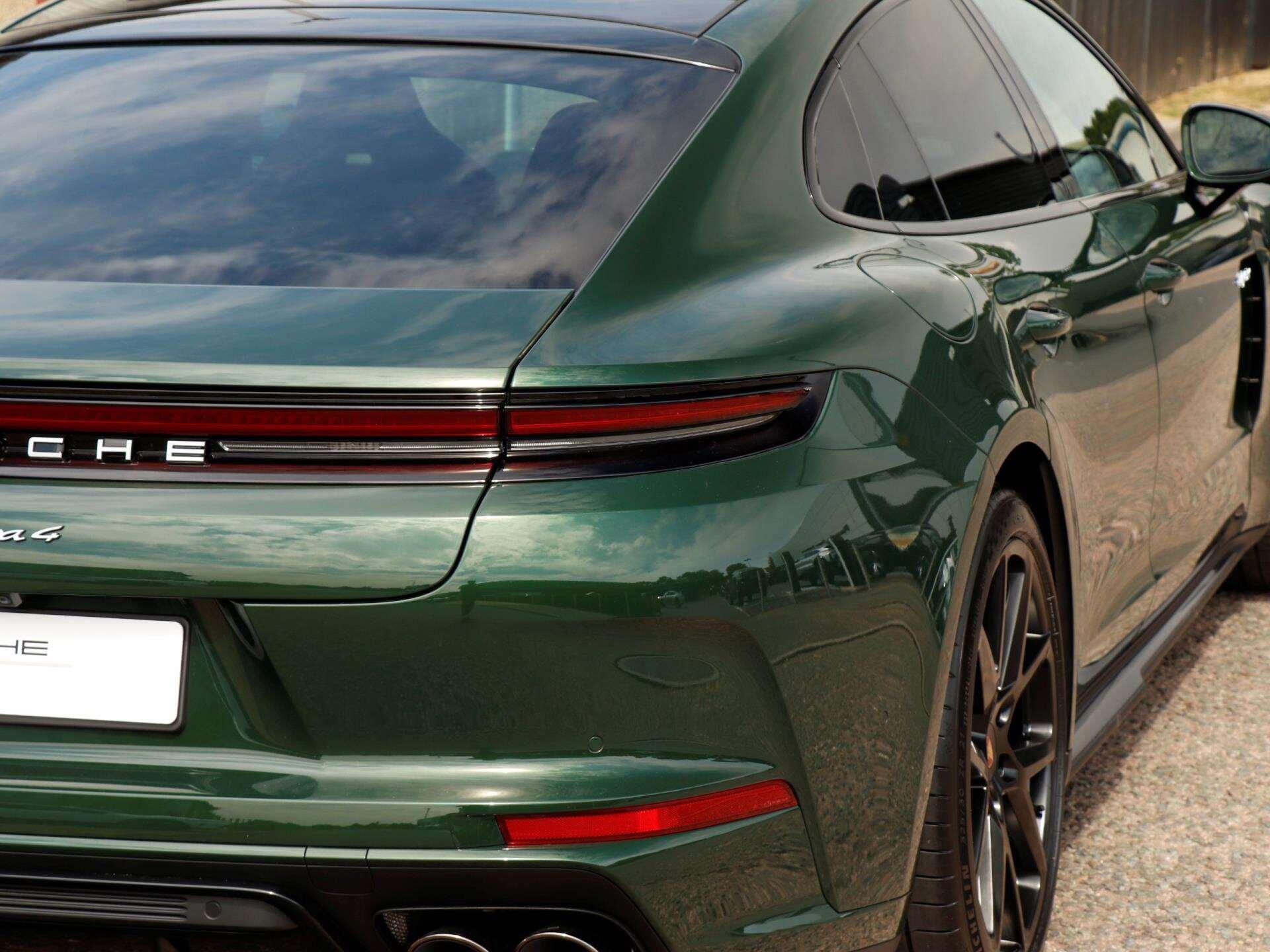 Porsche Panamera view 32