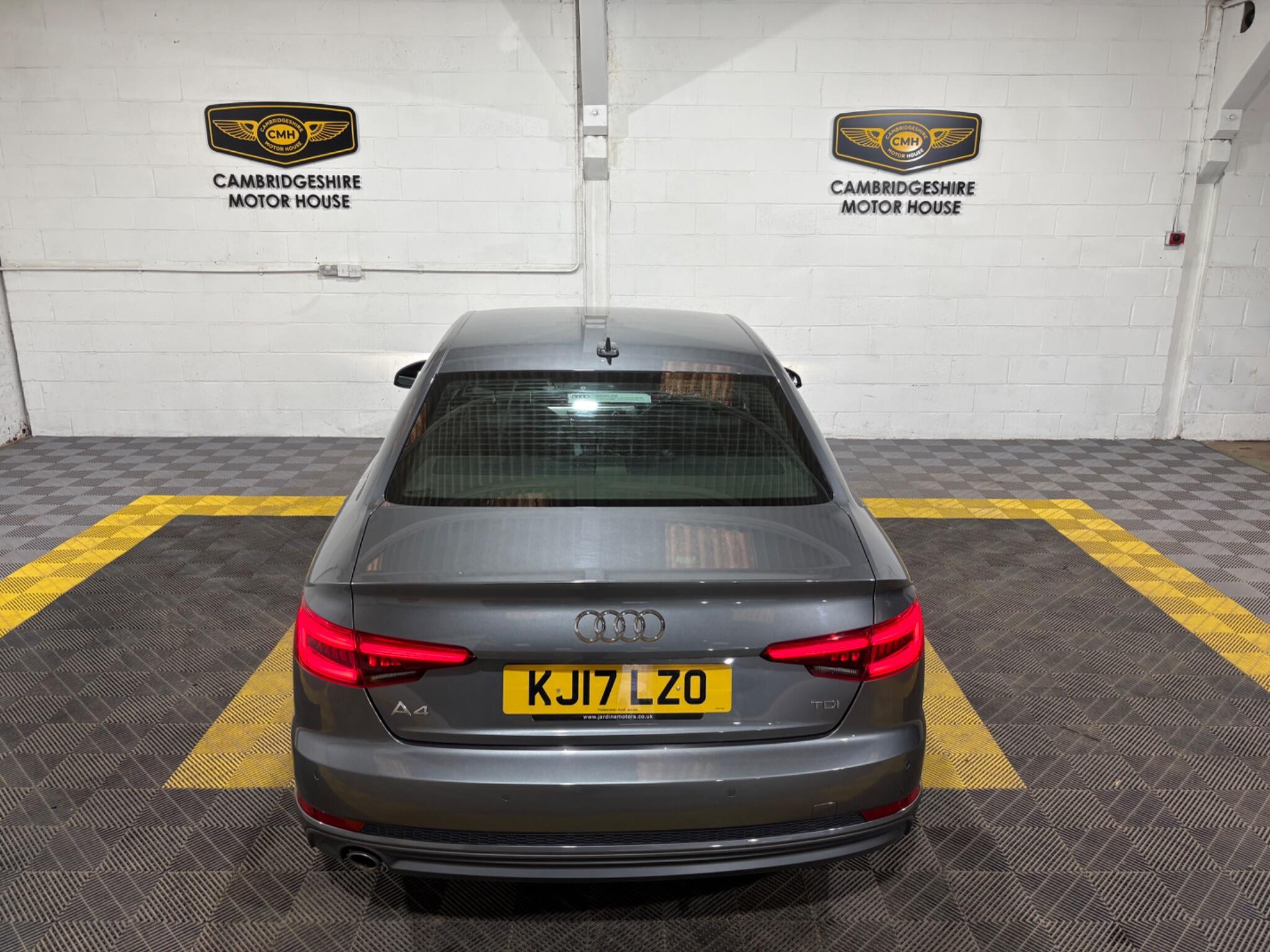 Audi A4 view 11