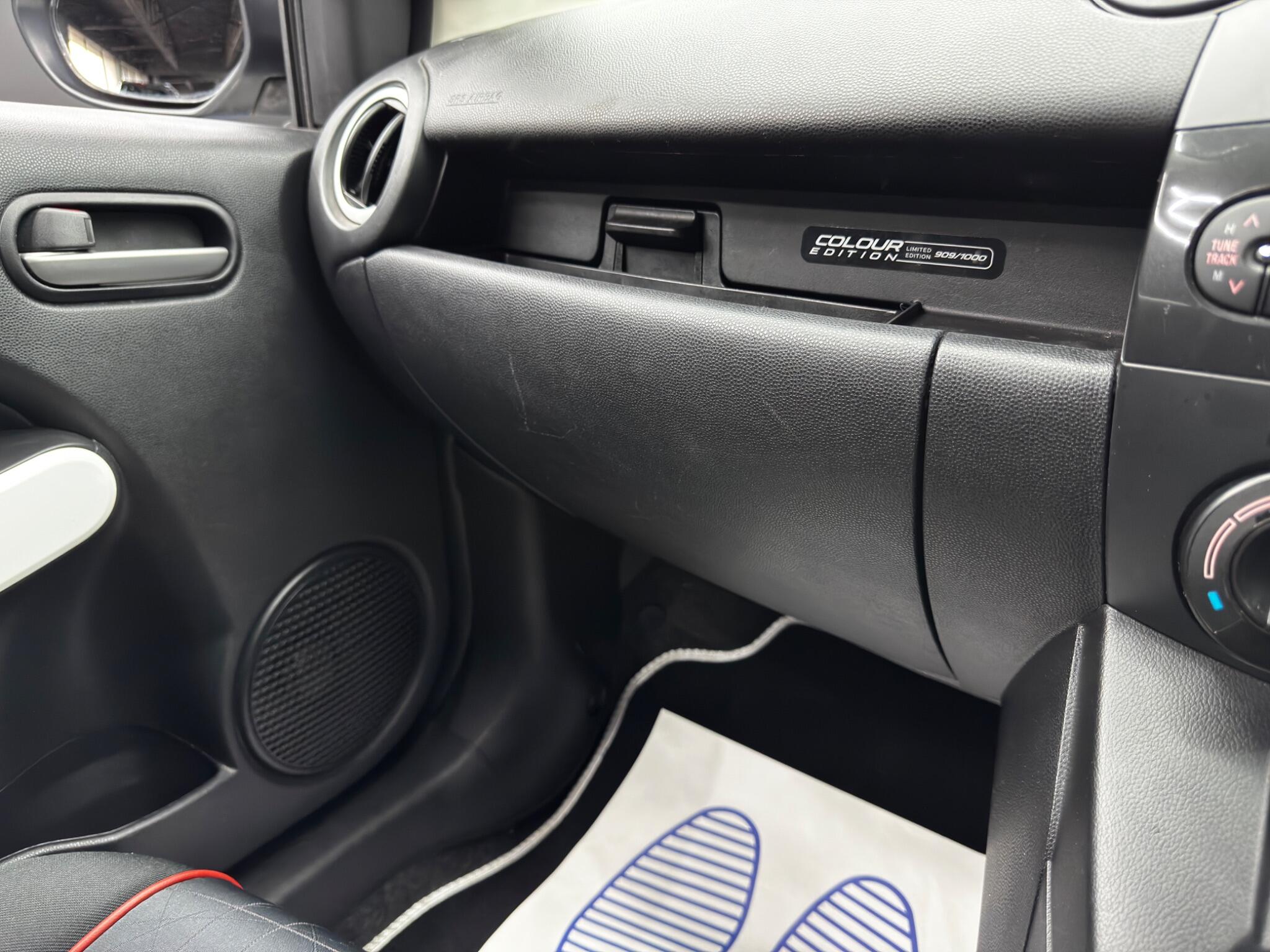 Mazda Mazda2 view 24
