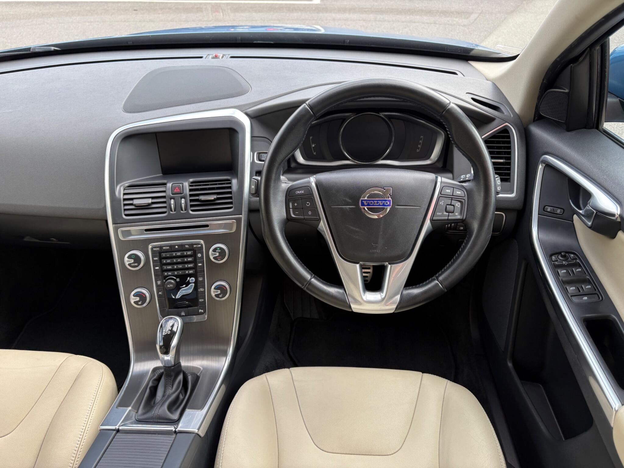 Volvo XC60 view 17