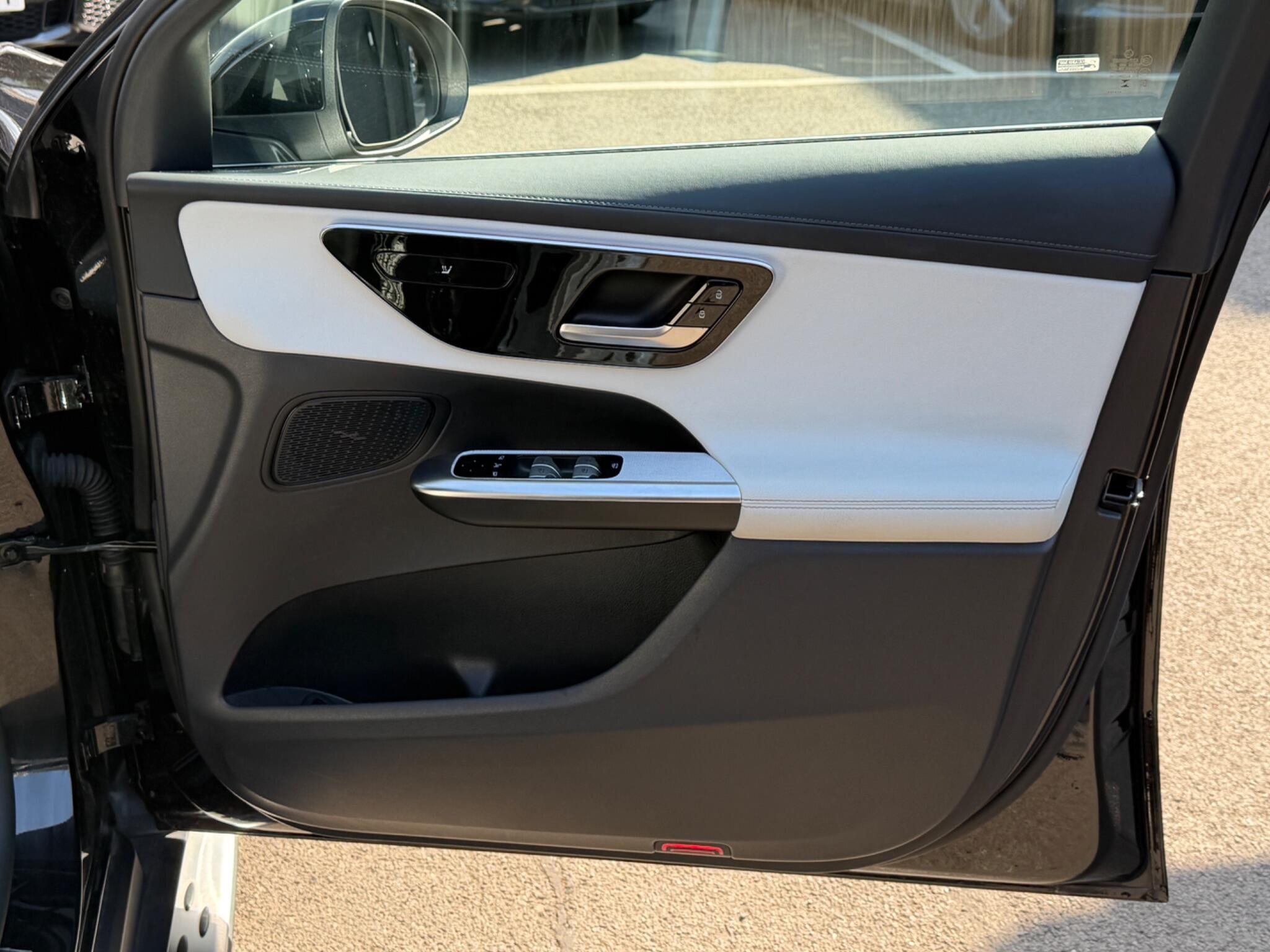 Mercedes-Benz GLC view 16