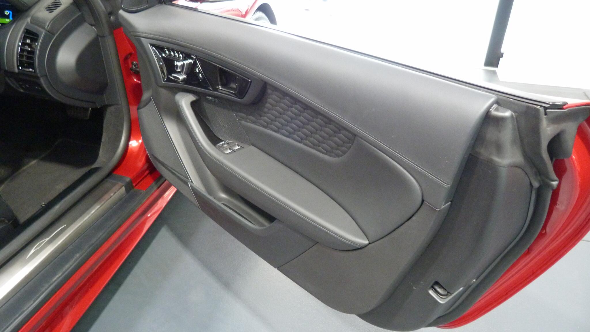 Jaguar F-Type view 38