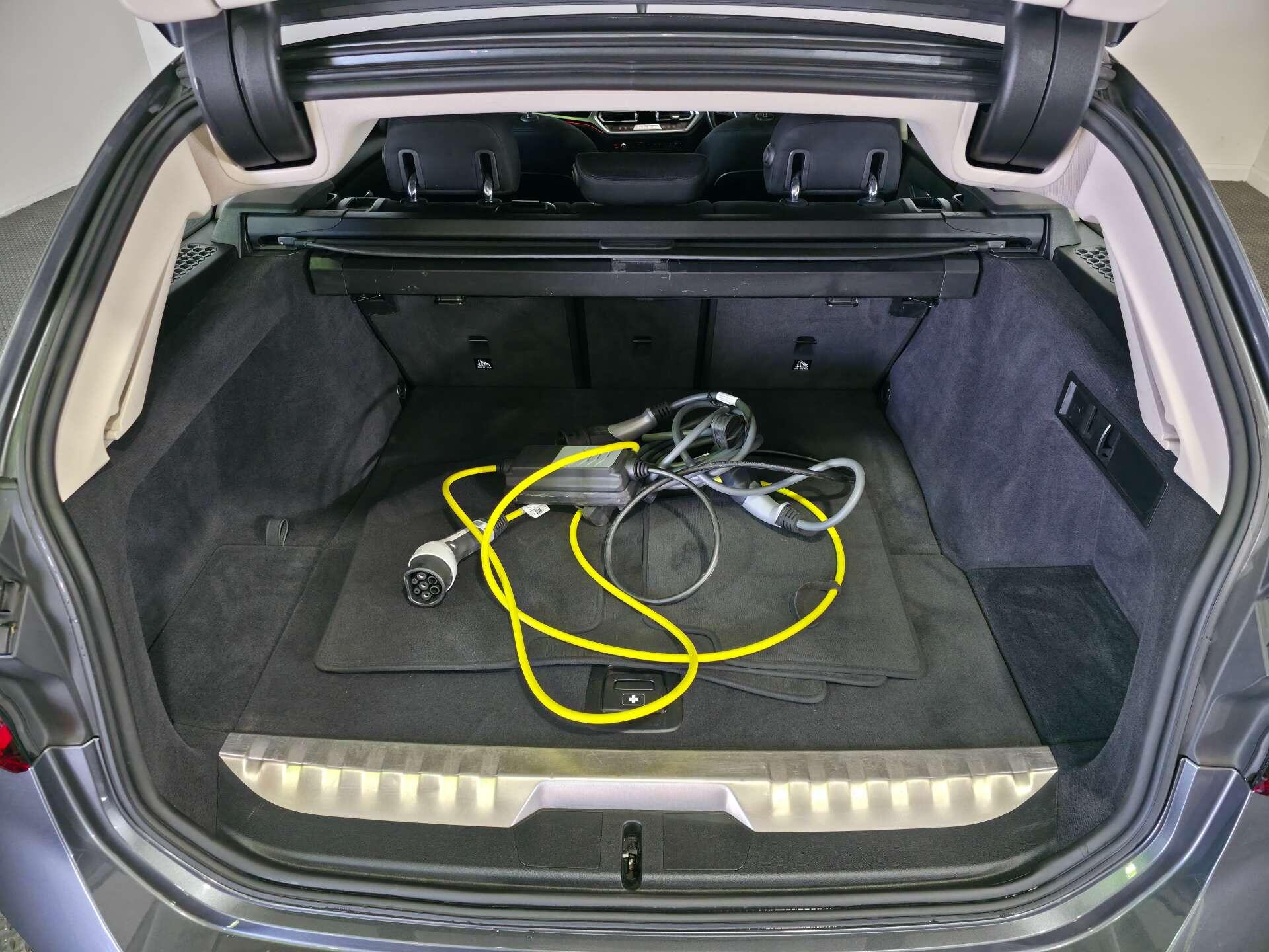 BMW 3 Series view 19