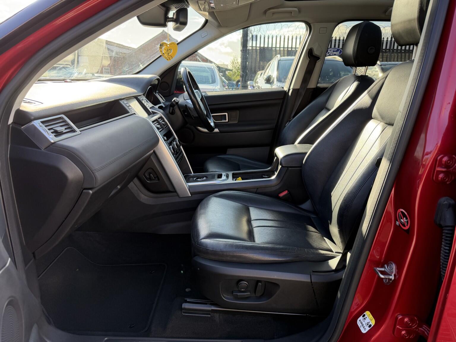 Land Rover Discovery Sport view 15