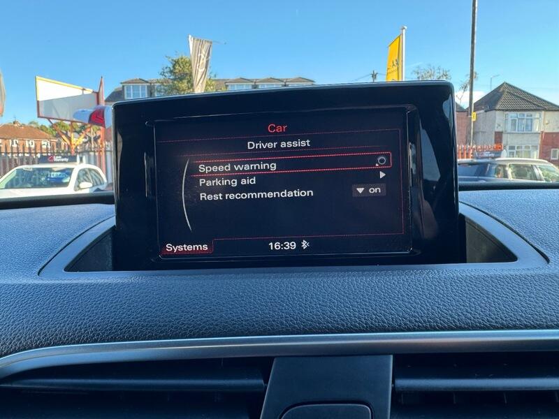 Audi Q3 view 24