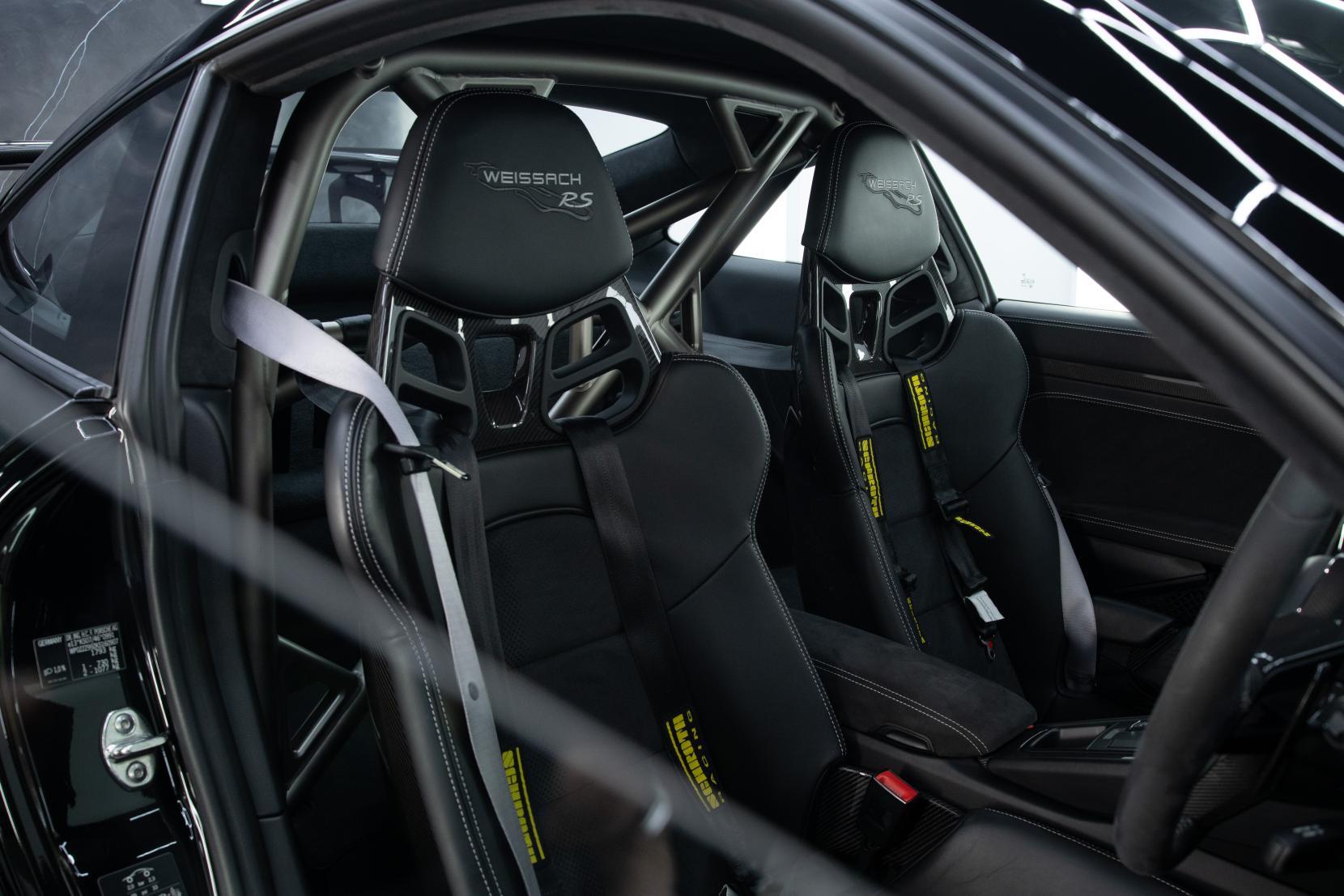Porsche 911 view 7