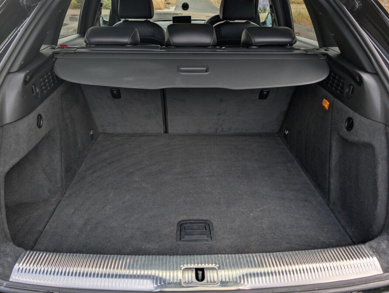 Audi Q3 view 32