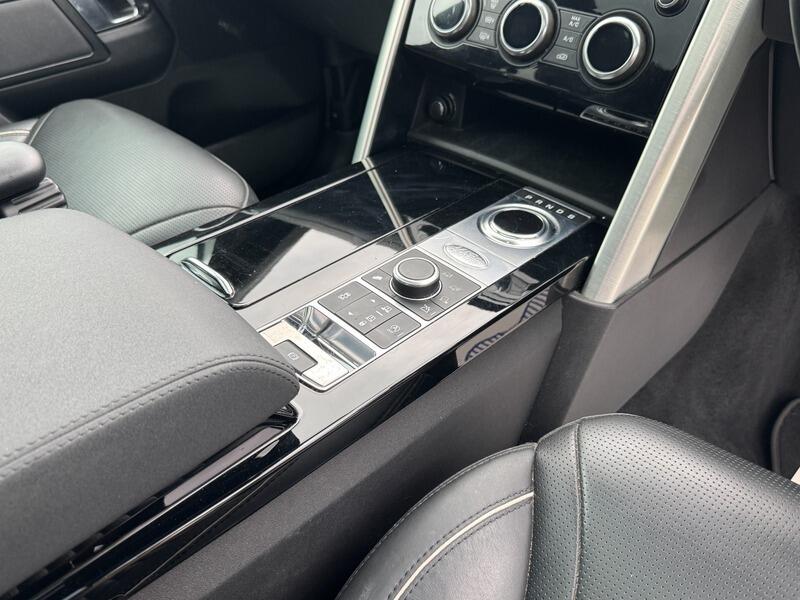 Land Rover Discovery view 29