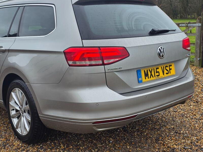 2015 Volkswagen Passat image 9