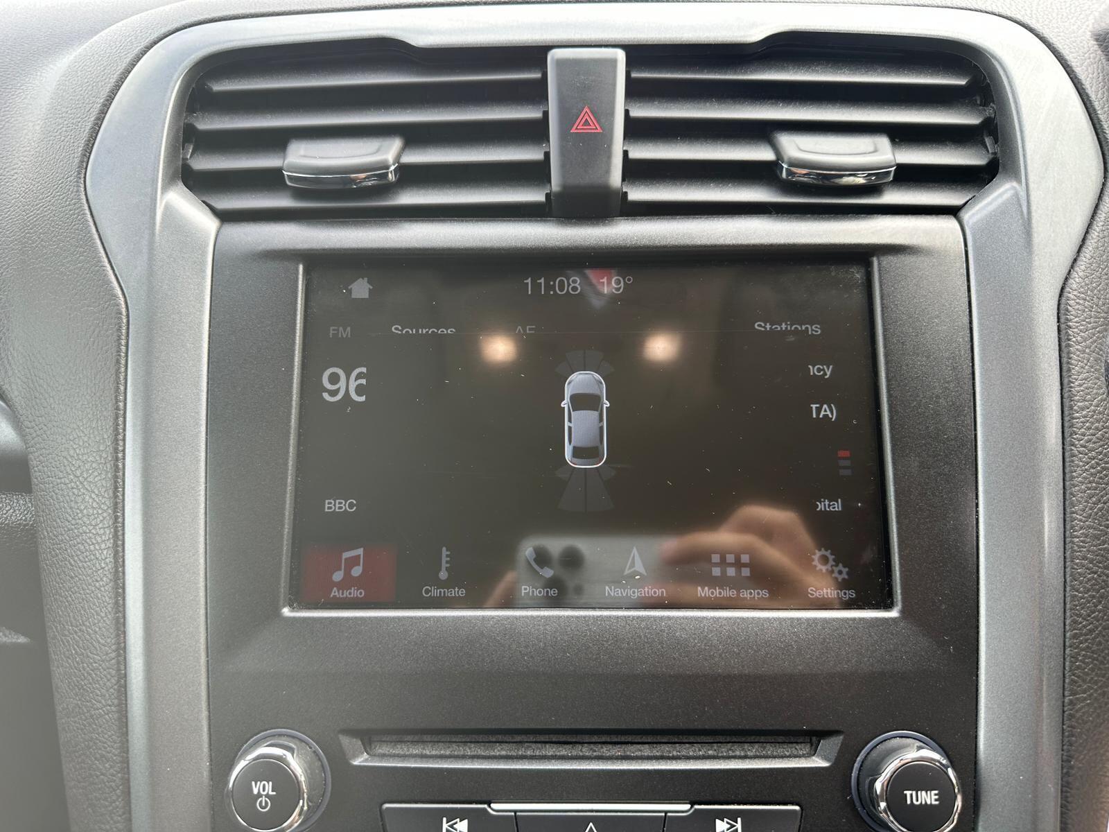 Ford Mondeo view 12