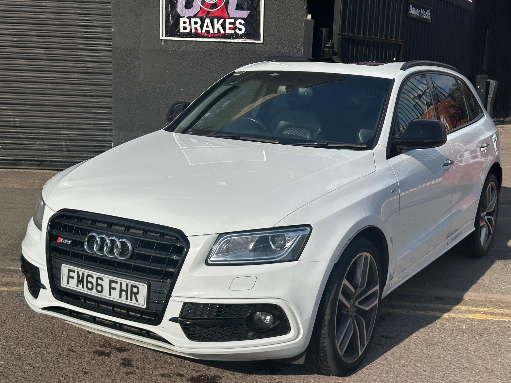 Audi SQ5 view 4