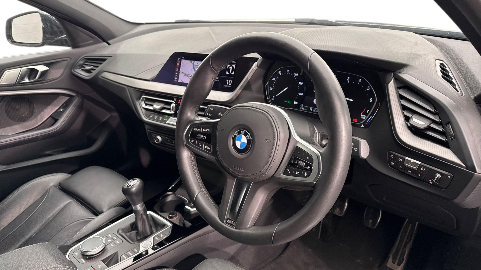 BMW 1 Series view 6