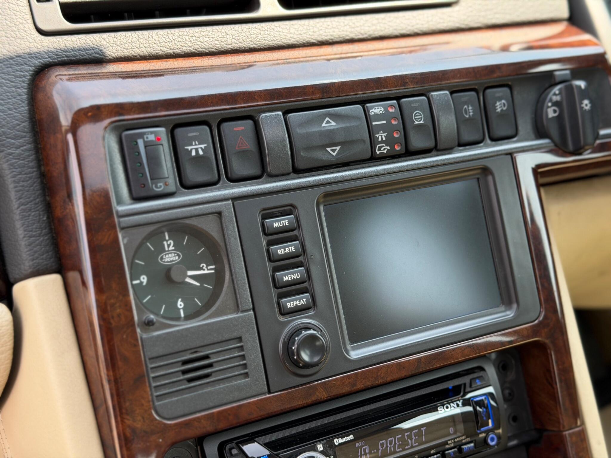 Land Rover Range Rover view 21