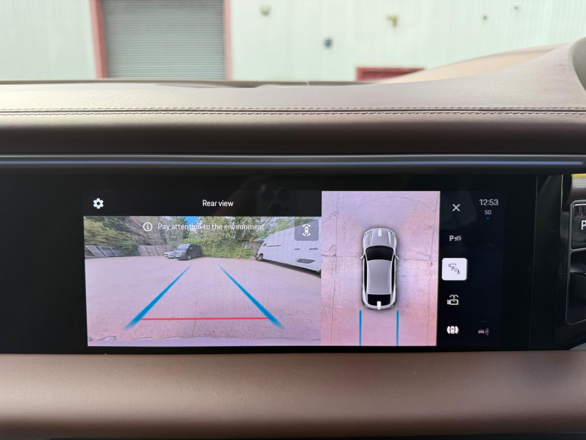 Porsche Macan view 35