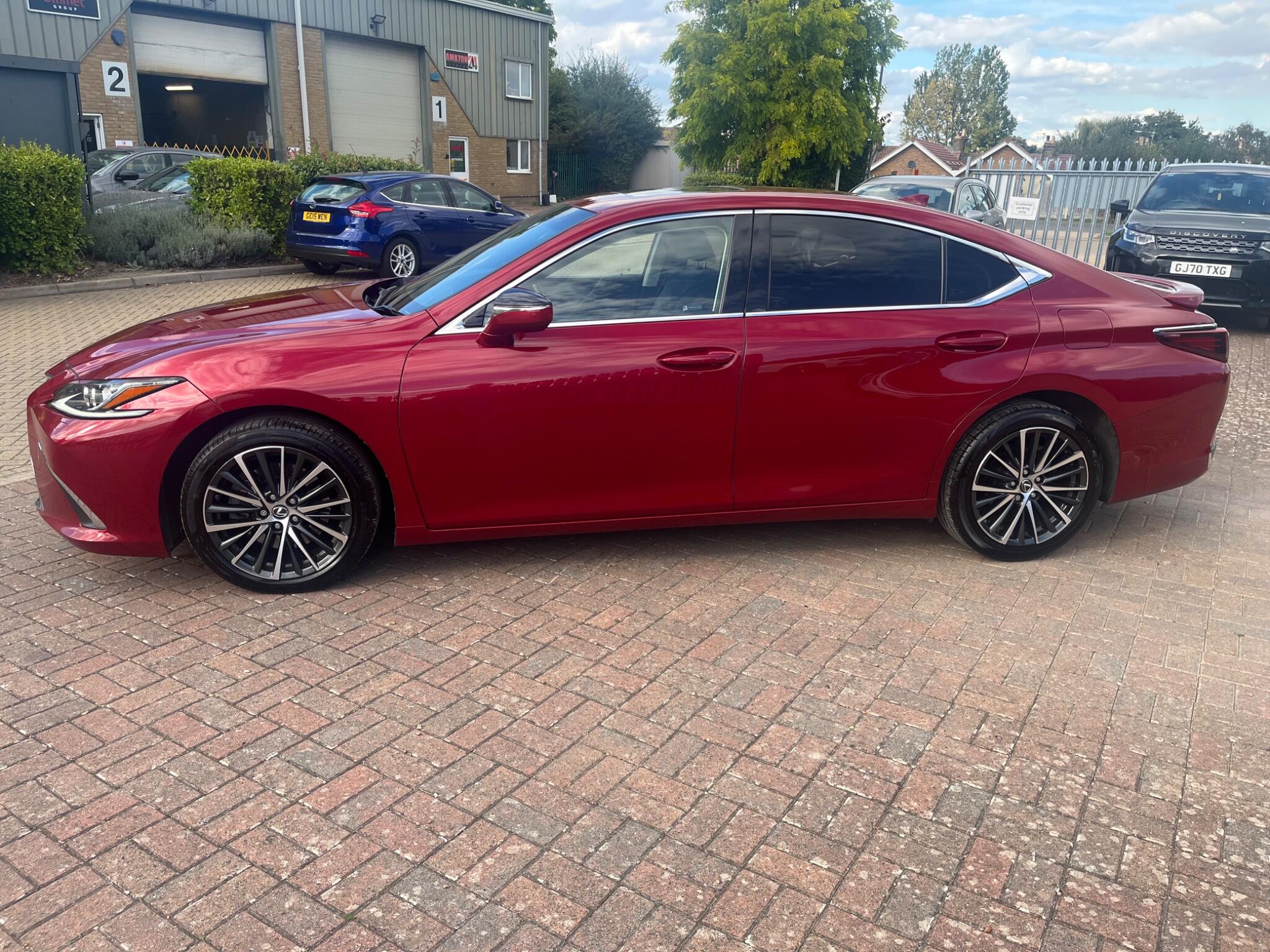 Lexus ES view 15
