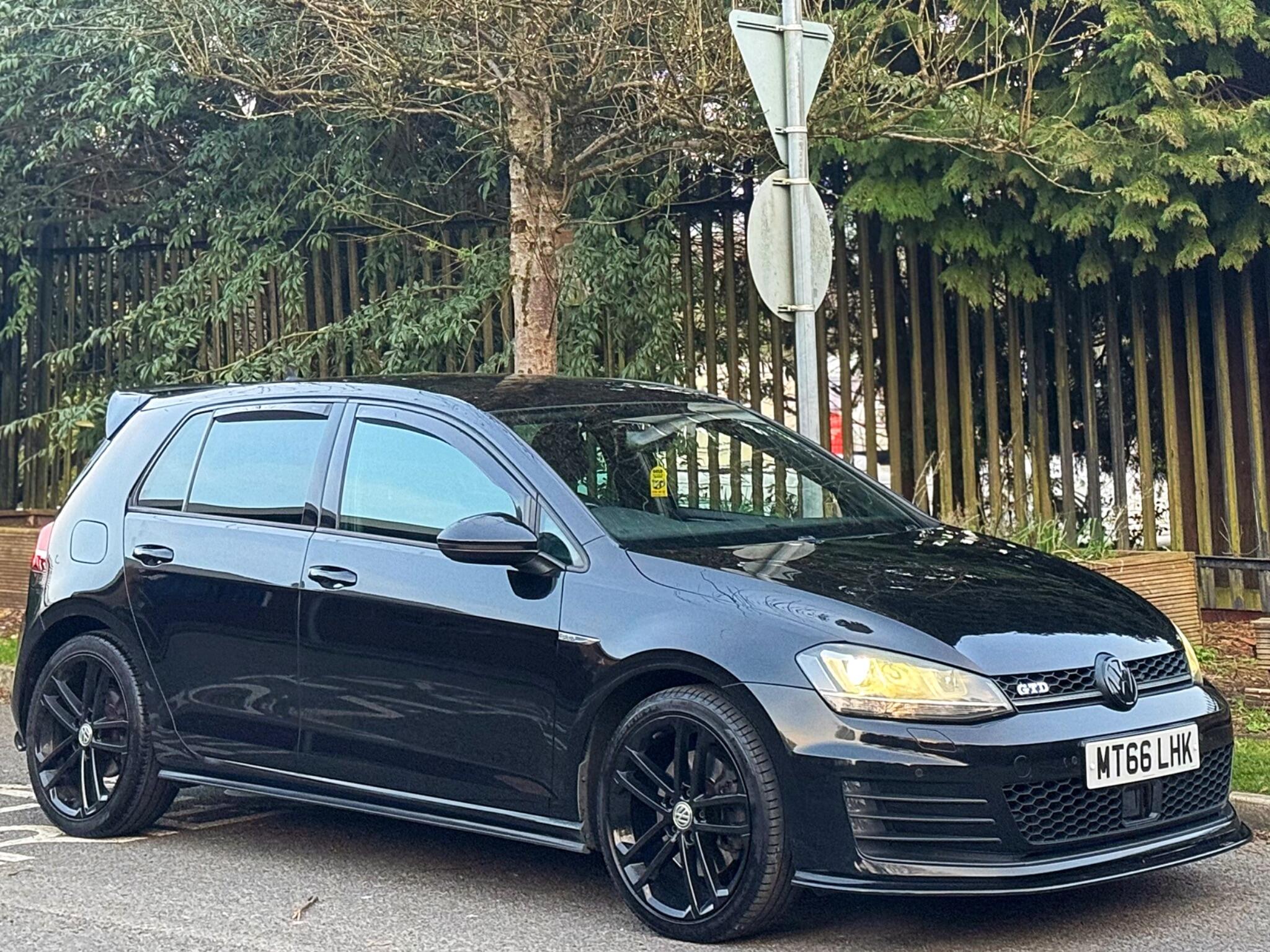 2016 Volkswagen Golf 2.0 TDI BlueMotion Tech GTD DSG Euro 6 (s/s) 5dr image 8