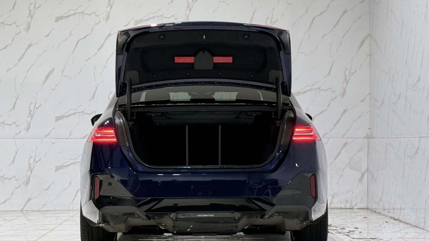 BMW I5 view 44
