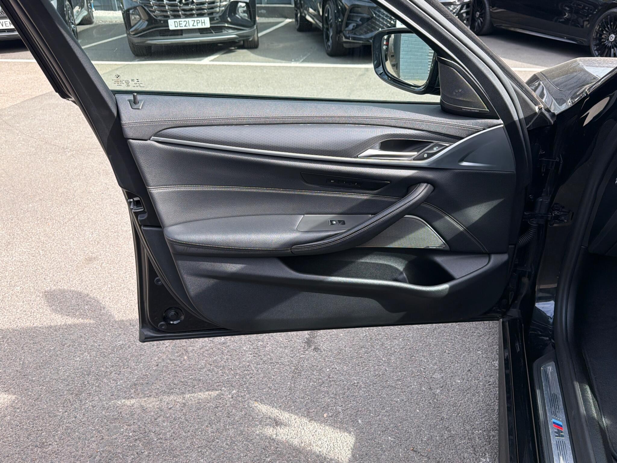 BMW 5 Series view 27