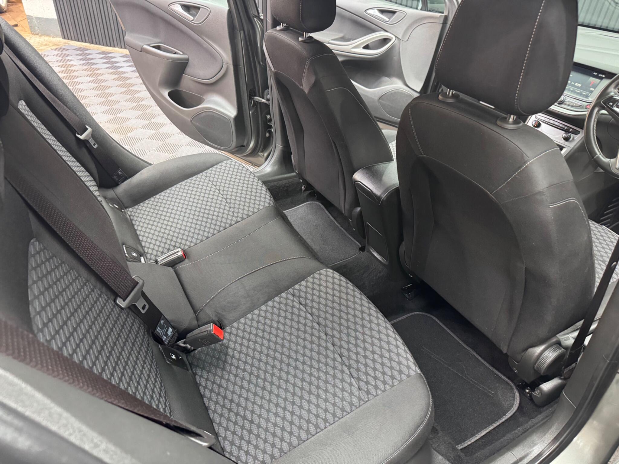Vauxhall Astra view 34