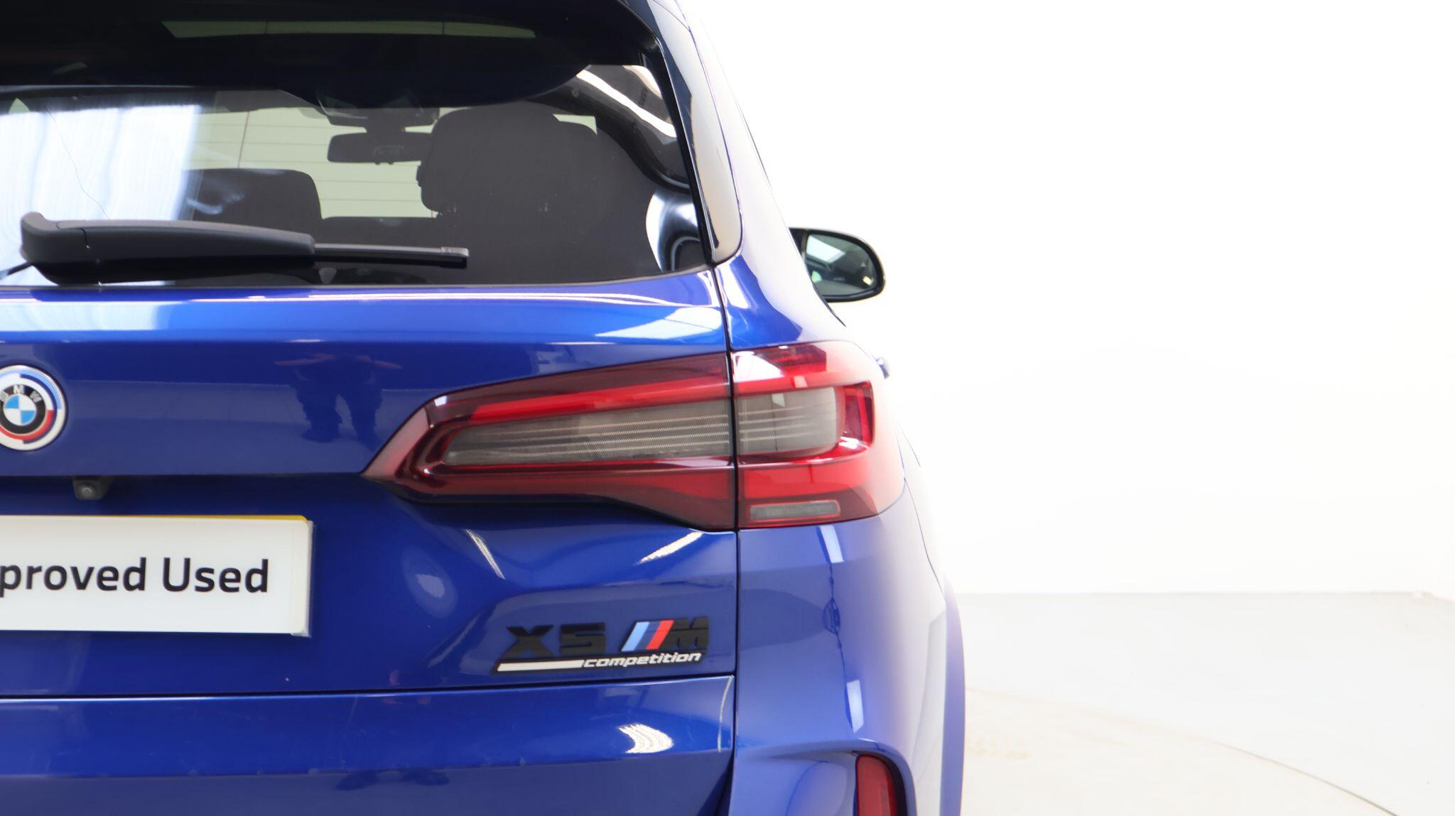 BMW X5 M view 21