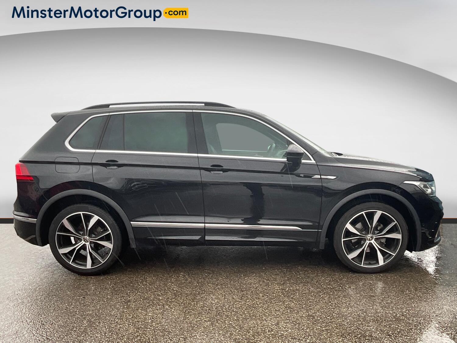 Volkswagen Tiguan view 2
