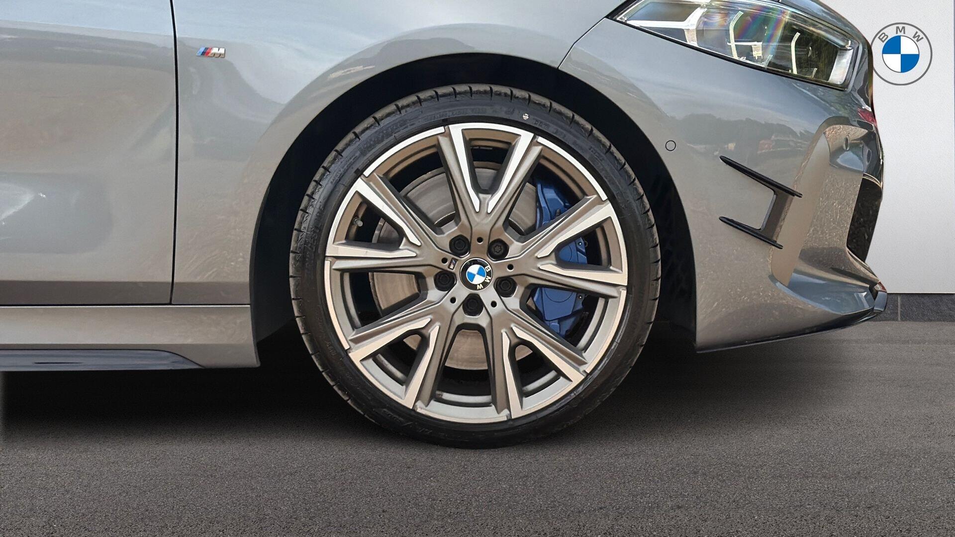 BMW 1 Series view 14