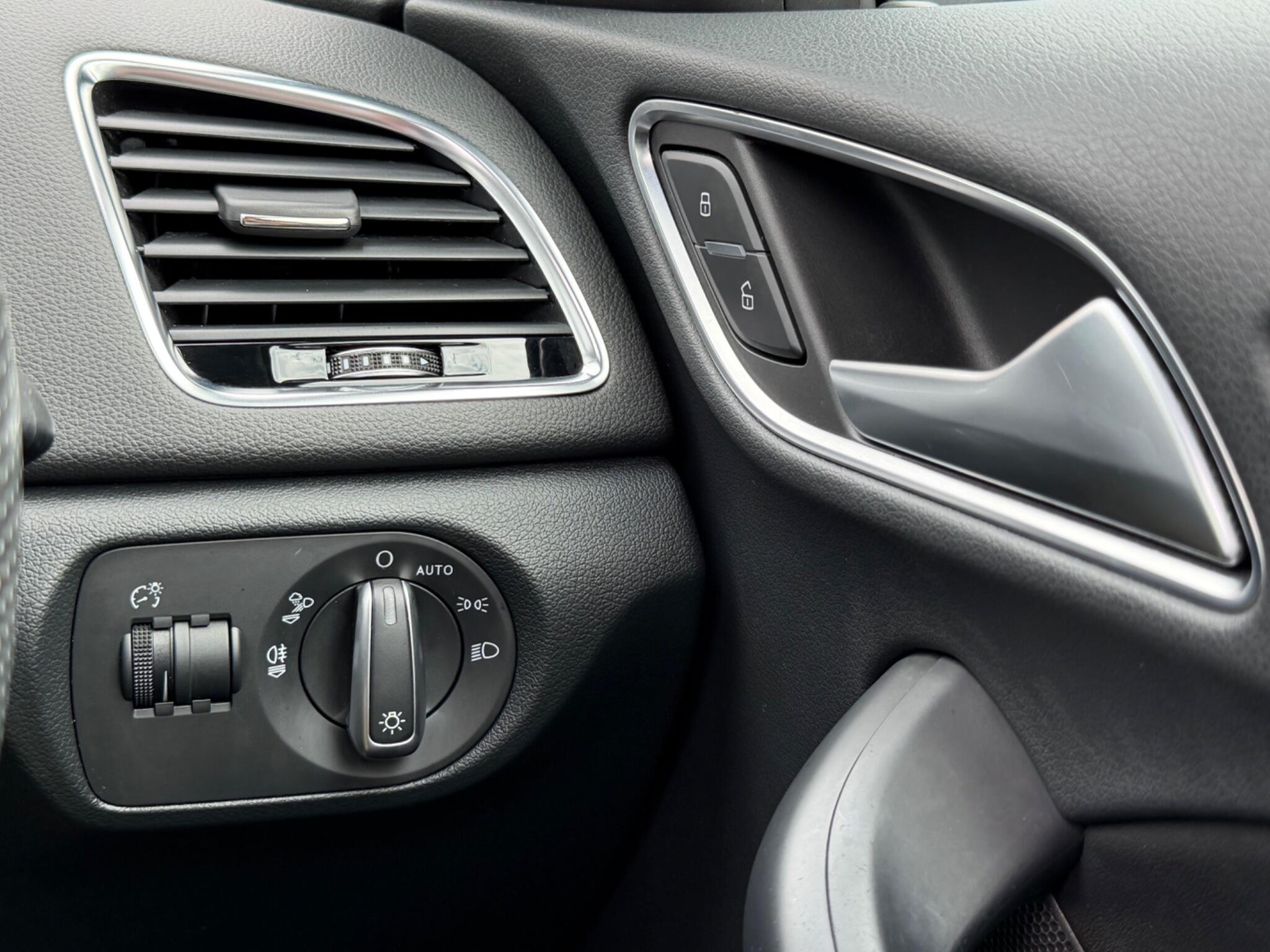 Audi Q3 view 47