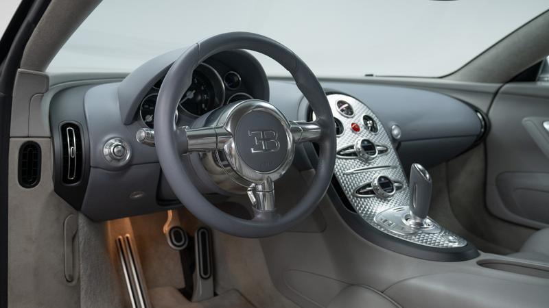 Bugatti Veyron view 35
