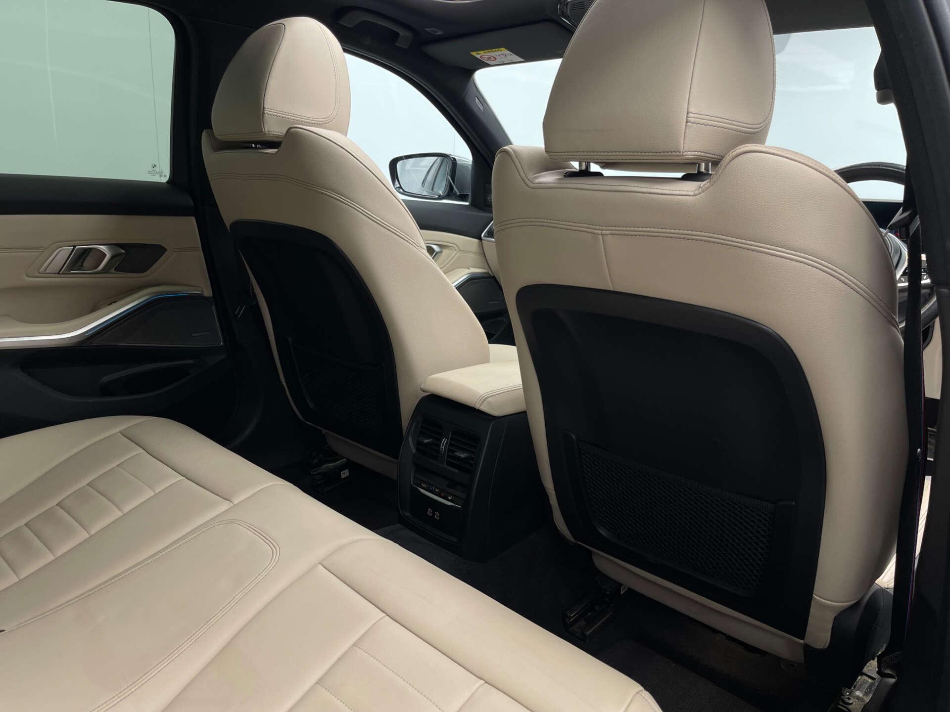 BMW 3 Series view 29