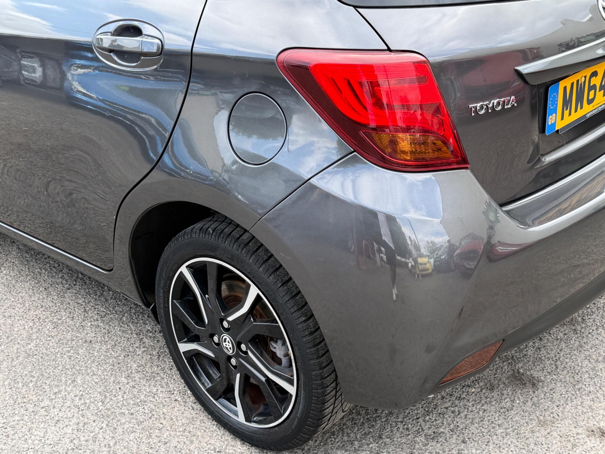 Toyota Yaris - Image 24
