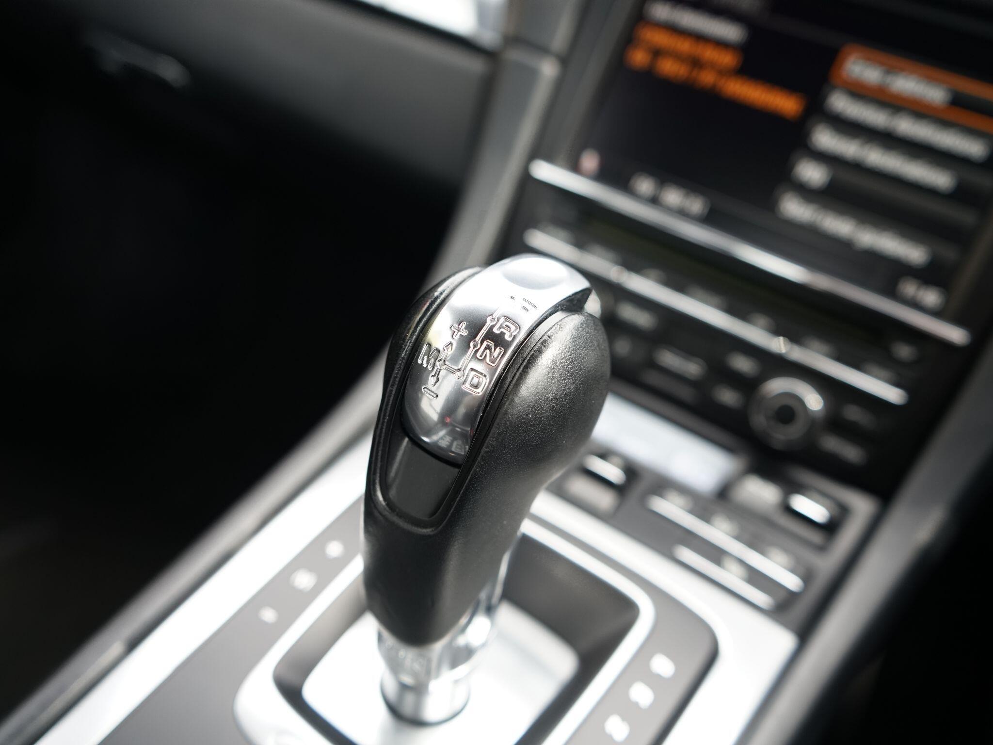 Porsche 911 view 32