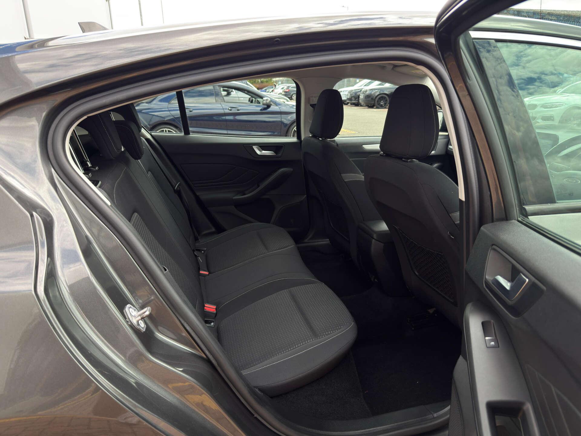 Ford Focus view 26