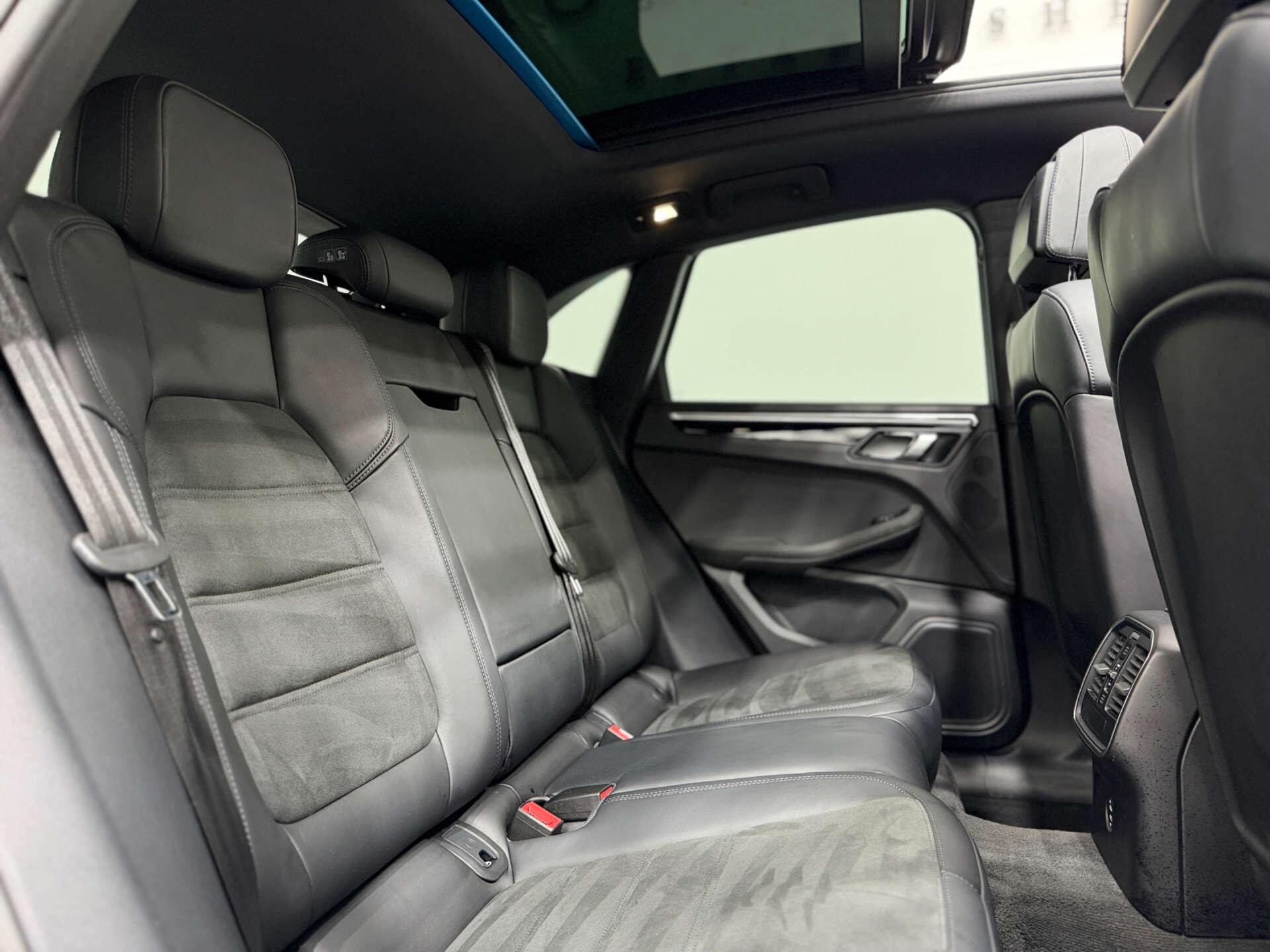 Porsche Macan view 13