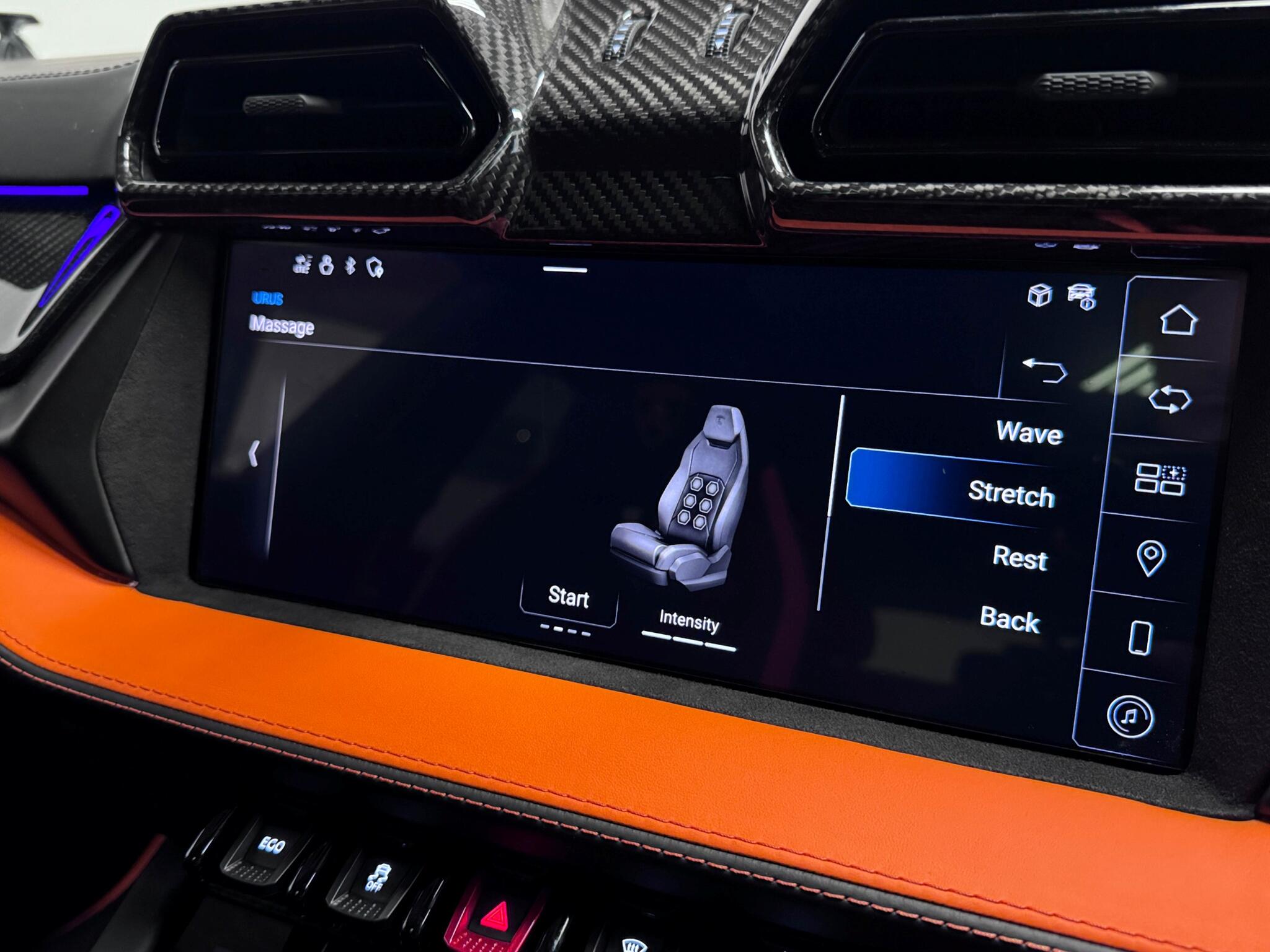 Lamborghini Urus view 75