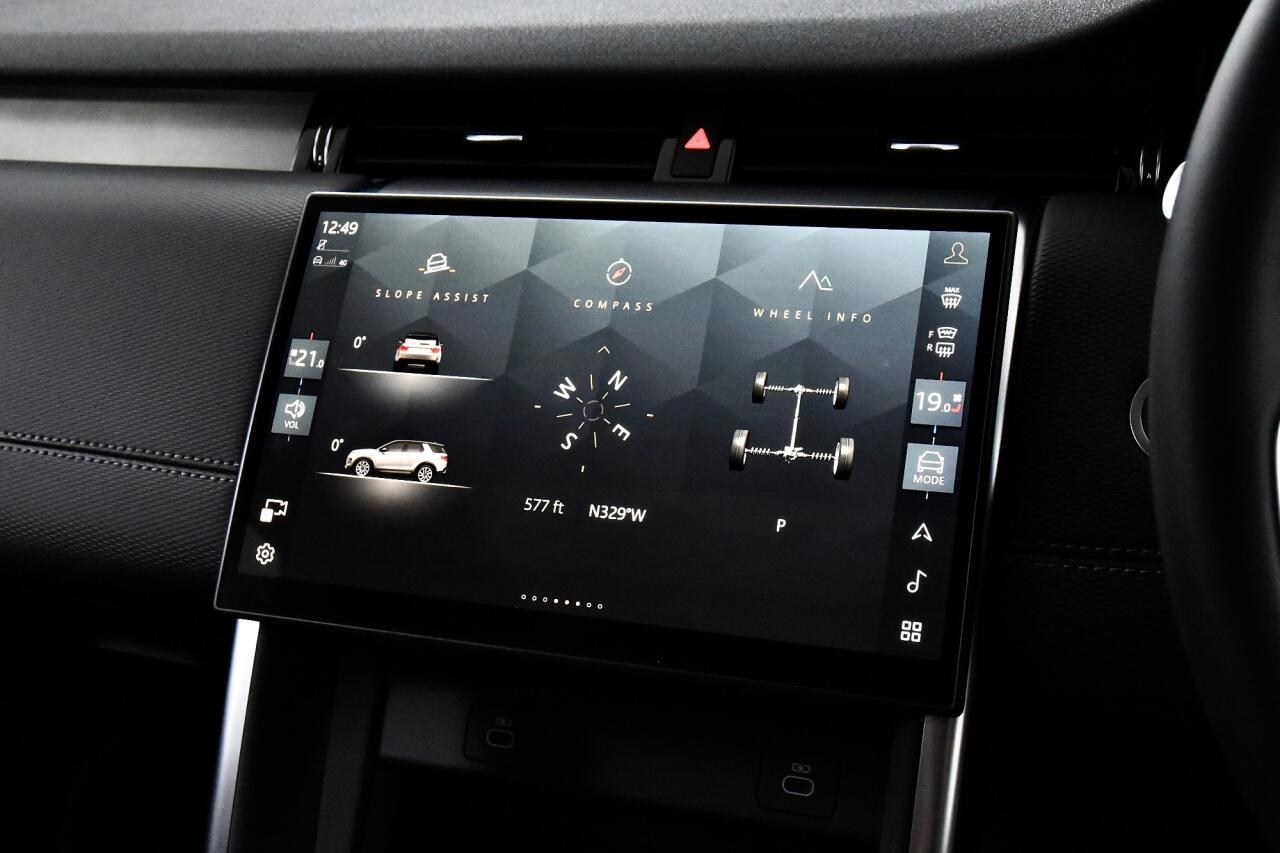 Land Rover Discovery Sport view 31