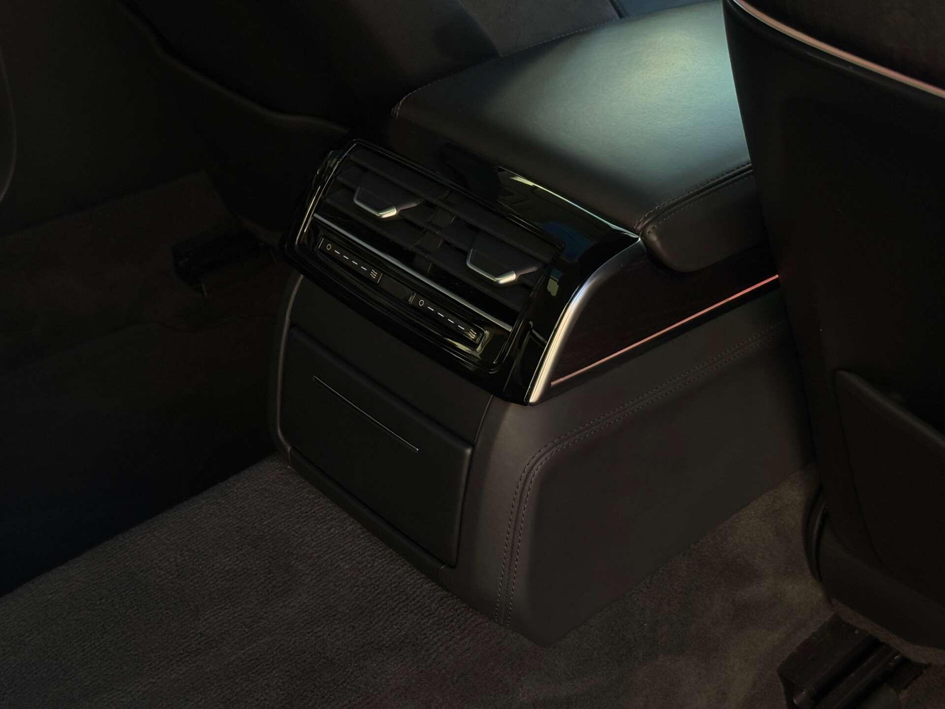 Audi A8 view 26
