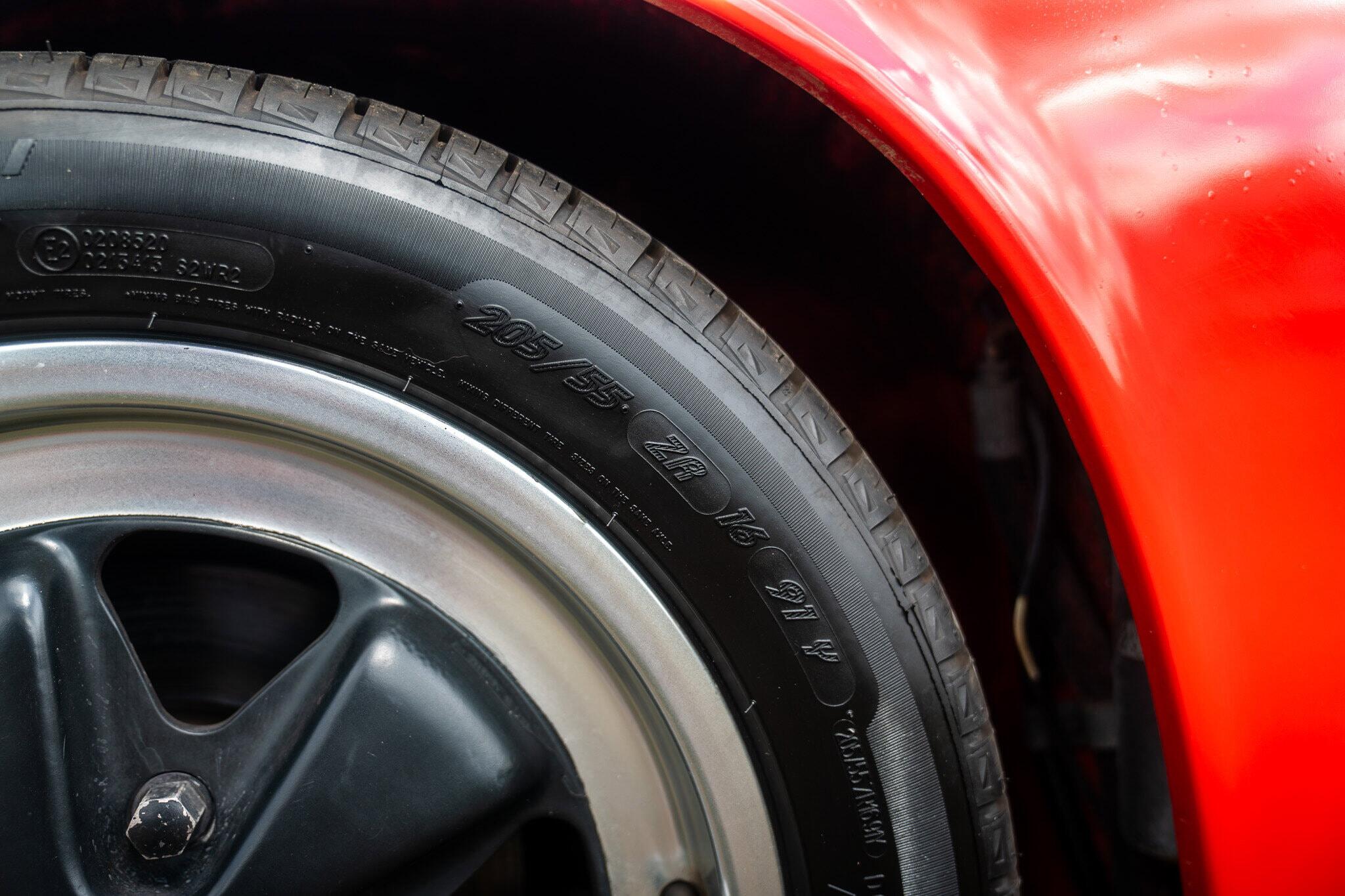 Porsche 911 view 29