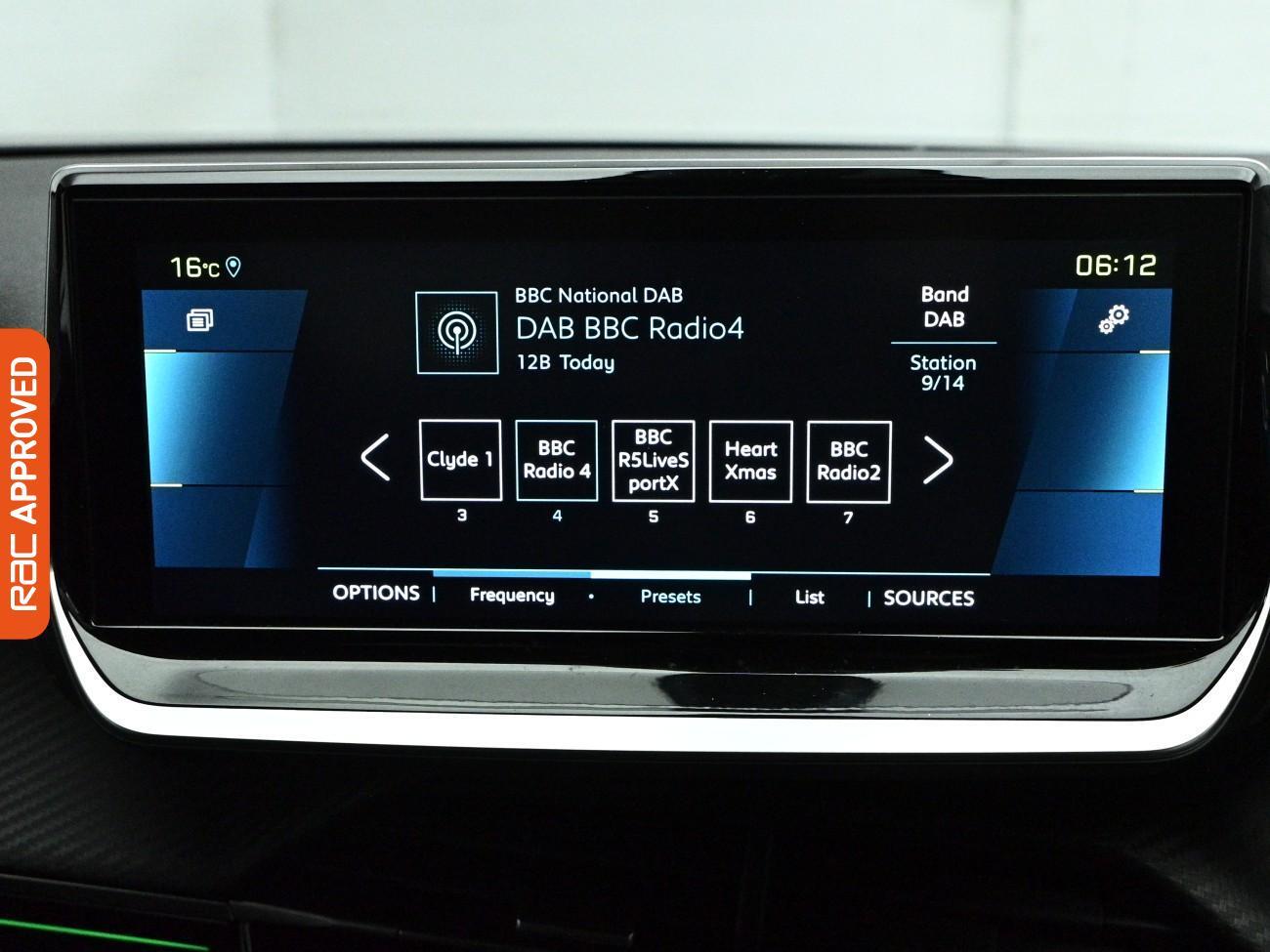 Peugeot e-2008 view 32