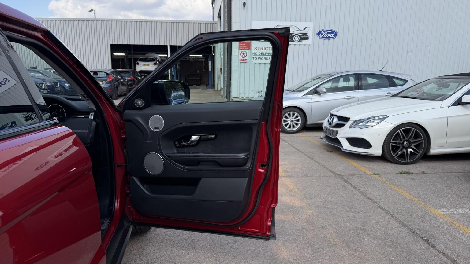 Land Rover Range Rover Evoque view 22