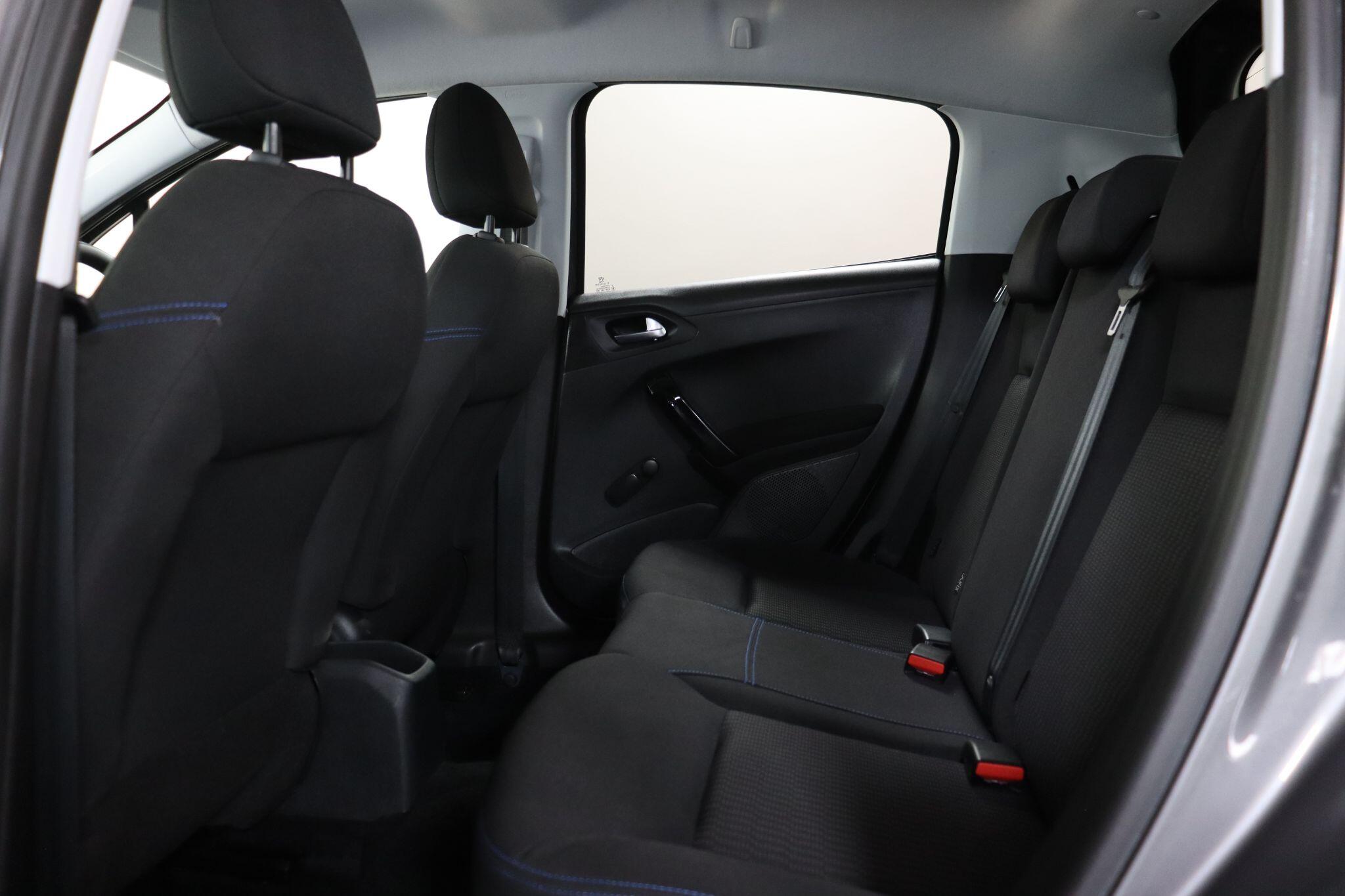 Peugeot 208 view 41