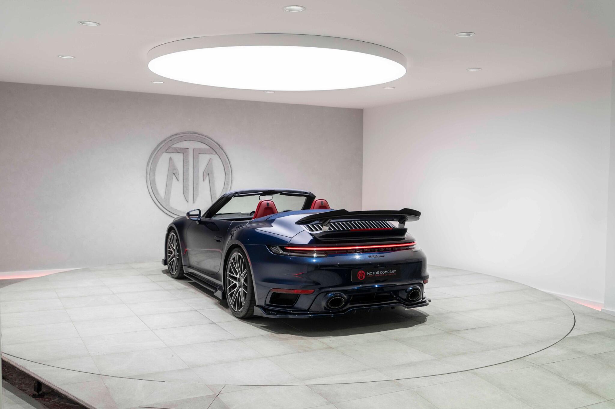Porsche 911 view 10